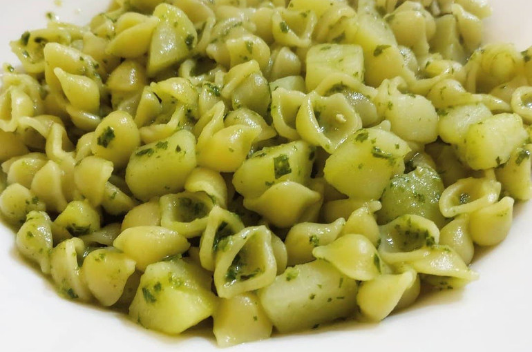 Pasta patate e pesto