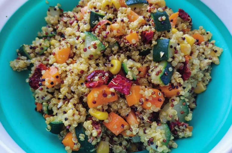 Quinoa con verdure e curry