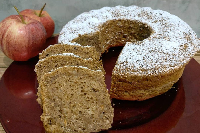 Ciambella glutenfree di mele, cannella e zenzero