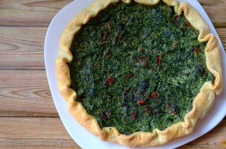 Quiche di bieta, pomodori secchi e olive nere