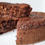 Torta senza zucchero con carote e noci